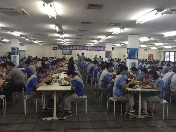 拿着3000工资能干八年,厂里打工者靠什么坚持