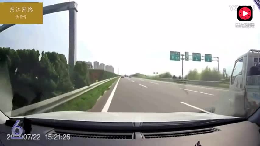 摩托车无意剐蹭豪华SUV，谁知碰上这个暴脾气车主，接下来太惨了！