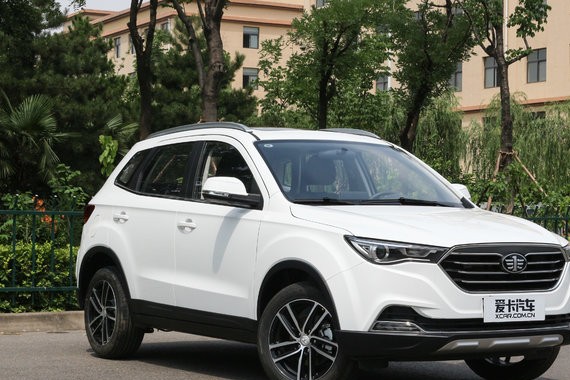 奔腾X40新车型上市 互联智控系统是亮点