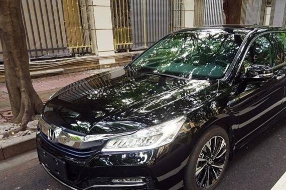 雅阁裸车24万油耗惊人，外观让人垂涎三尺，朋友说超车比迈腾还猛