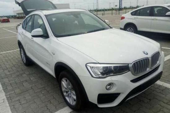 平行进口17款宝马X4优越的动力和线条动感的外观深受消费者好评