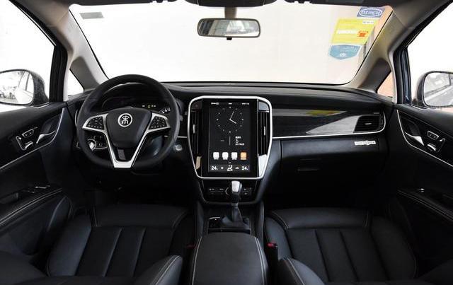 比亚迪终于睡醒了,新车惊艳无比,全车使用中文