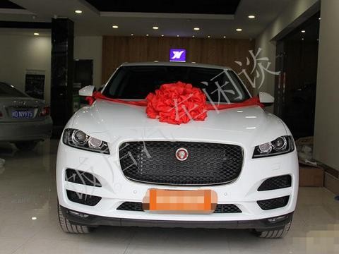 小伙花65万买辆捷豹F-pace，相比邻家路虎极光更为时尚