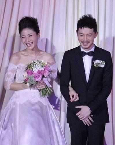 孙俪婚礼上对邓超说对我好点, 被邓超的回答感动哭了