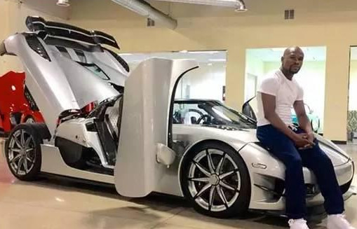 同是世界级拳王,邹市明一拳460万座驾70万,而