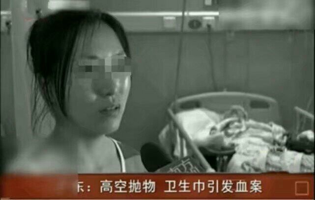 美女高空抛用完的卫生巾，不料竟然发生这一幕