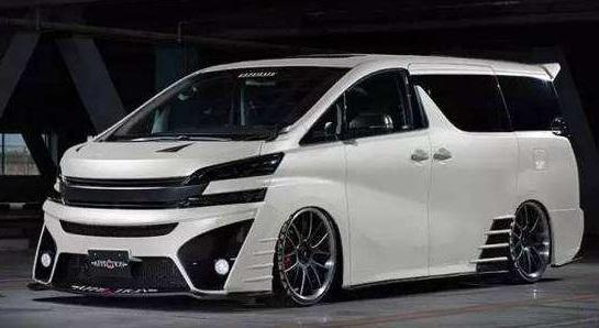 香港男子开辆有些帅的面包车来广东 宾利车主