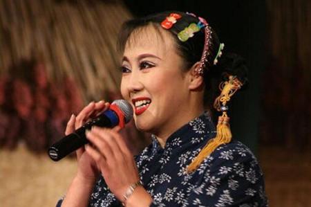 “刘能”媳妇孙立荣近照曝光好时髦 老公不是搭档王小宝