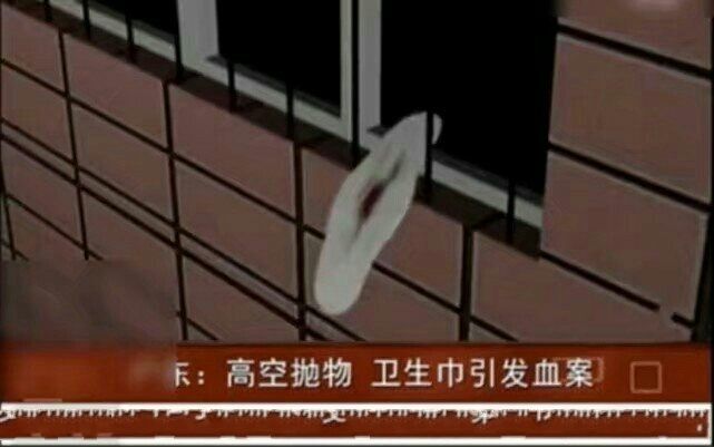 美女高空抛用完的卫生巾，不料竟然发生这一幕