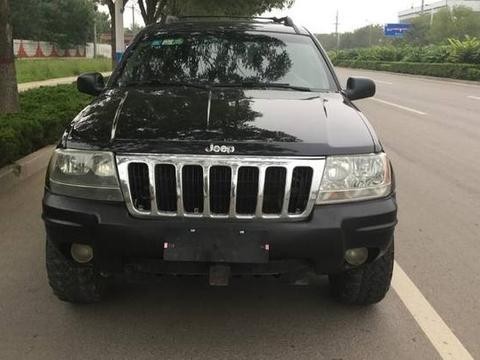 二手大切诺基越野车，八缸的粗暴怪兽，比奔驰G63更野！