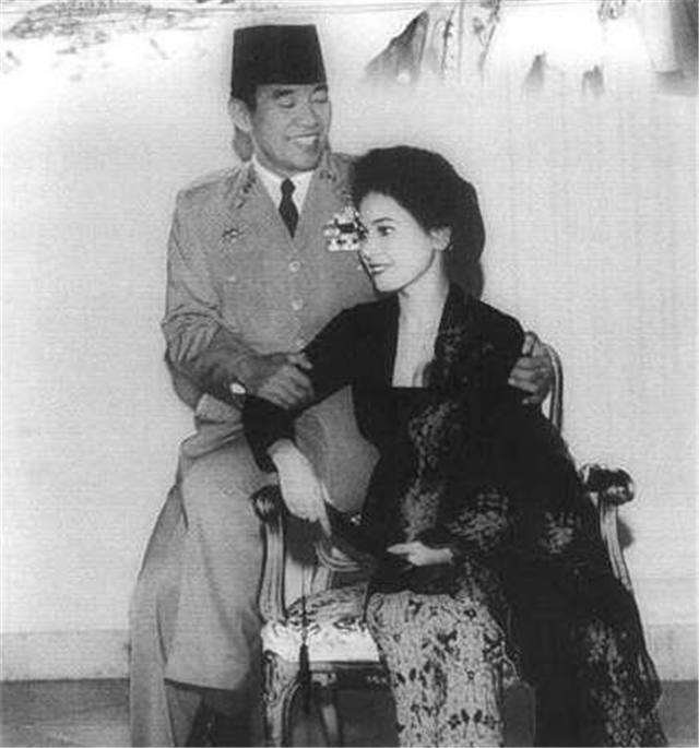 她便是黛薇,1940年出生在日本,本名根本七保子.