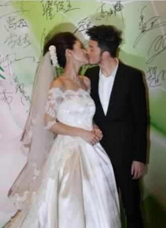 孙俪婚礼上对邓超说对我好点, 被邓超的回答感动哭了