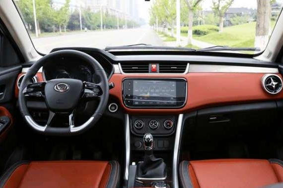 6万元7座SUV, 全系ESP, 全景天窗, 宝骏560危机来了