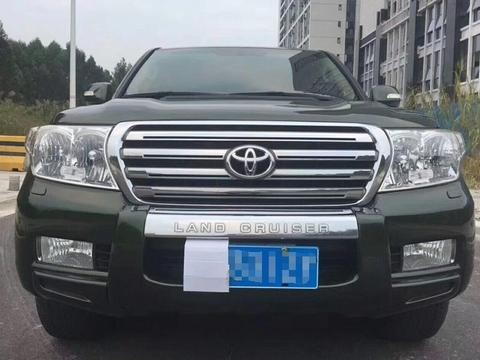 二手的丰田顶级越野车，12款兰德酷路泽，朋友说还不如买路虎？