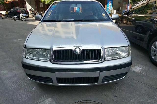 两万来块钱买台进口二手车,还是大掀背的配置