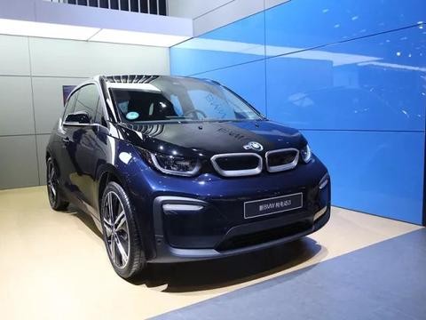 车展现场 从定制化到新能源，看看宝马的未来怎么玩