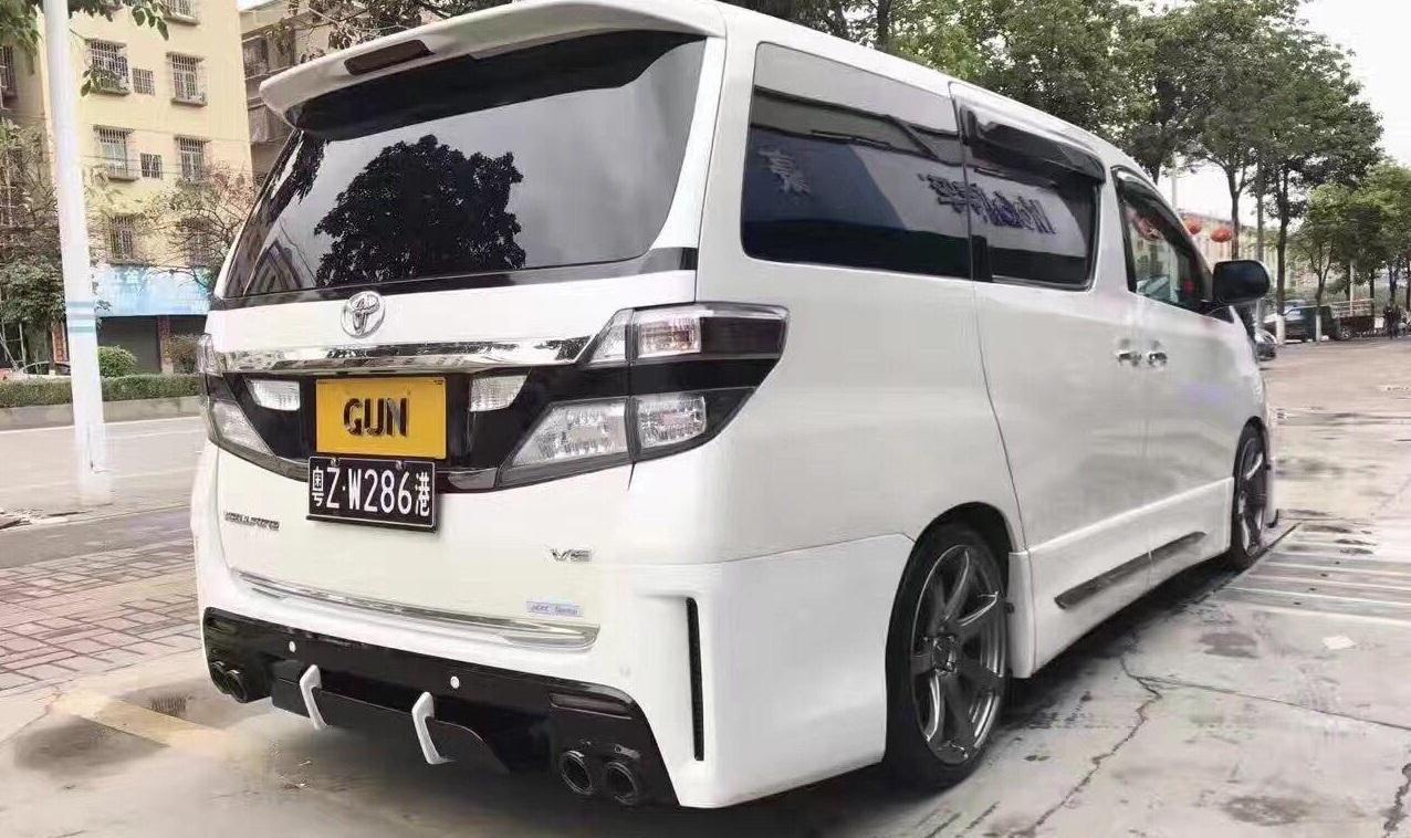 香港男子开辆有些帅的面包车来广东 宾利车主