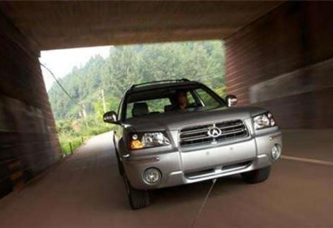 外形酷似哈弗H6，宝马风格的内饰，它是一匹售价10万的野马