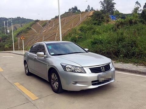 这台八代雅阁二手车曾经是B级车的霸主，现在在二手车市场是霸主