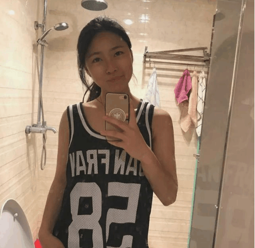 篮球女孩爆红网络, 露出马甲线迷倒一众宅男