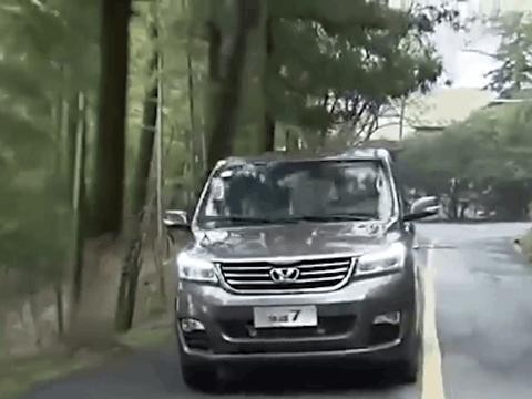接近6米车身，车内自带航空座椅，内饰豪华