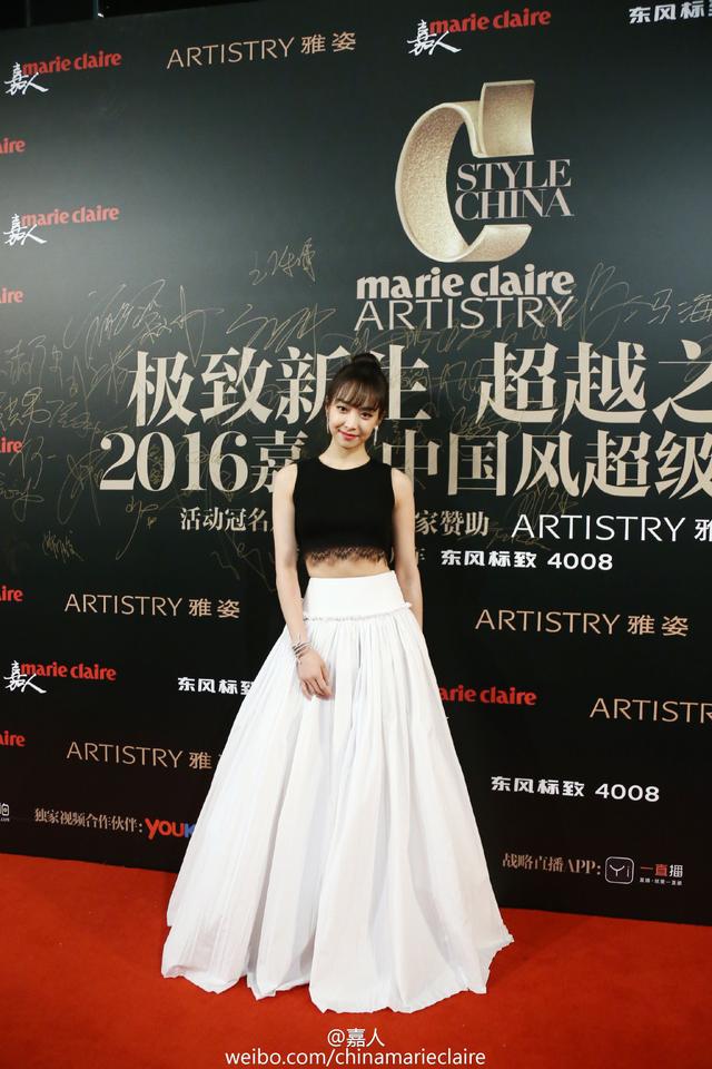 嘉人红毯唐嫣罗晋合体,杨幂工作室搞错礼服微