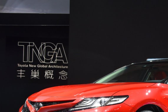 2017广州车展:丰田拿出诚意怒怼大众迈腾?第八代凯美瑞全面解析