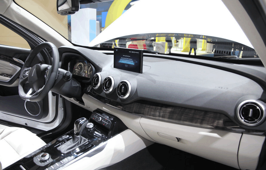 魏派P8实车已经路测,混动2.0T怼出340马力,比