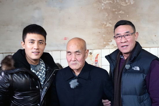 63岁杜志国全家近照,三任妻子一个比一个漂亮,儿子杜淳很争气!   