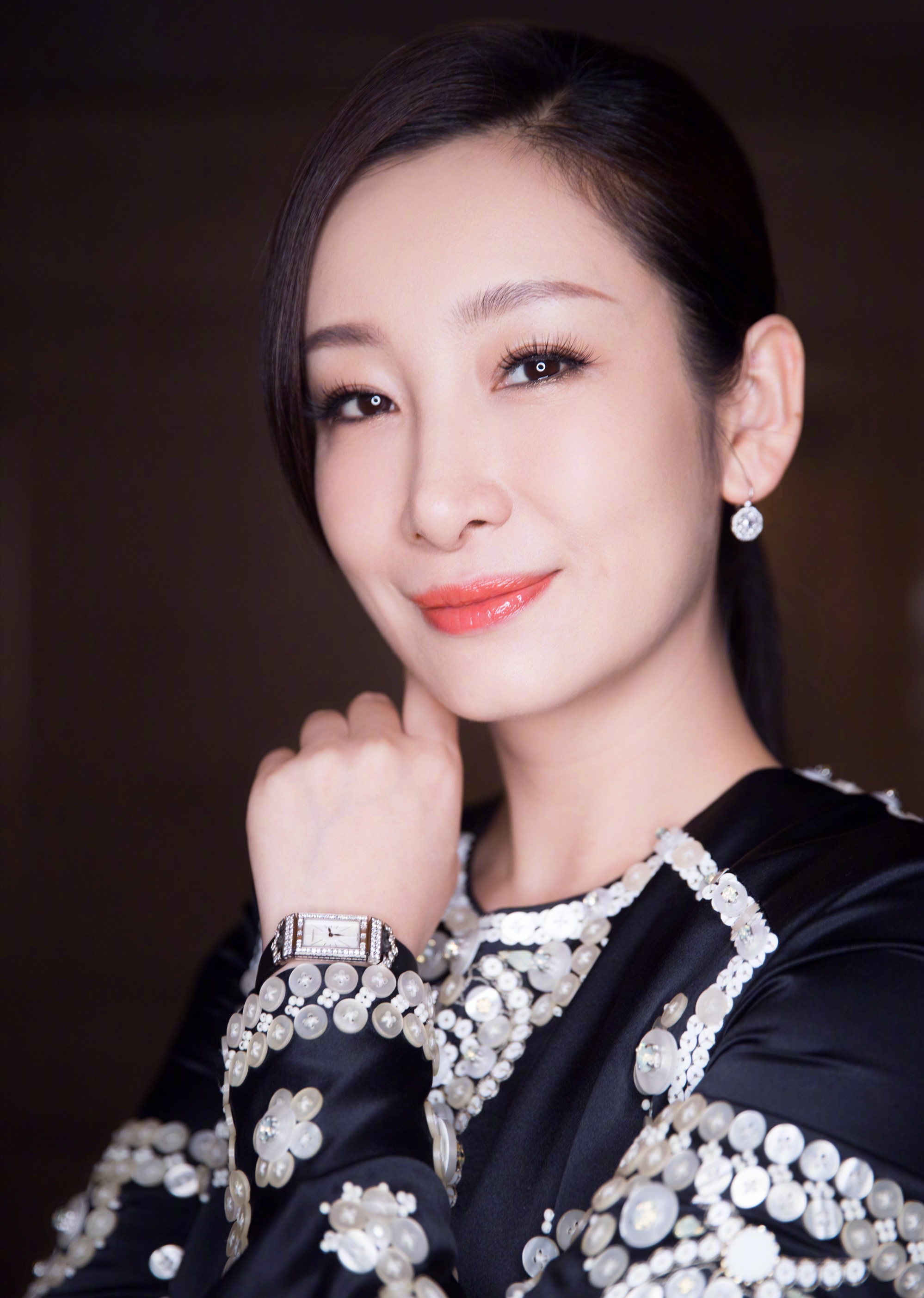 秦海璐节目中扮丑演东施,这样的演员只能是佩