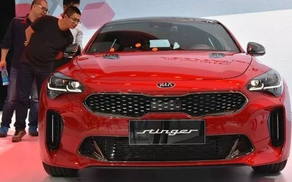 车威Buzz | 起亚Stinger广州车展上市，32万的韩国旗舰轿跑能挑战BBA吗？看外媒怎么评