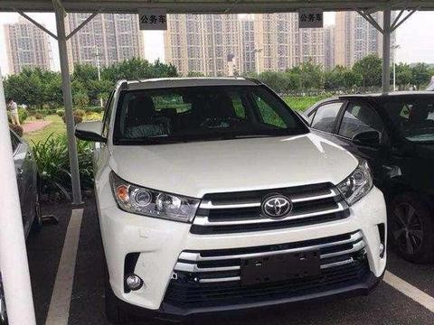 首批18款丰田汉兰达下线，6座6年免审，颜值翻倍，V6+8AT动力