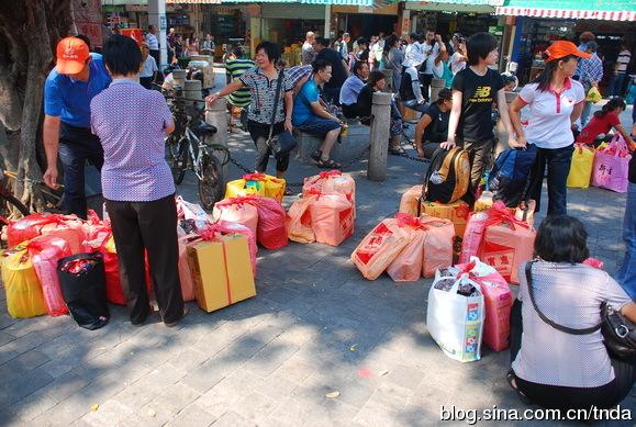 一街两制的“购物天堂”中英街，现在又是另一番新景象
