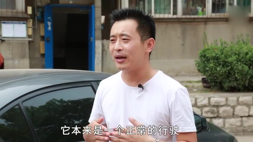 开车撞到闯红灯的电动车，到底要不要赔？交警判罚让很多车主称赞
