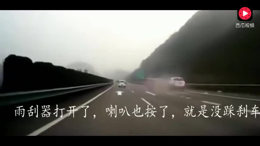 高速上时速120，视频车疯狂鸣笛提醒面包车，还是没能挽救他！