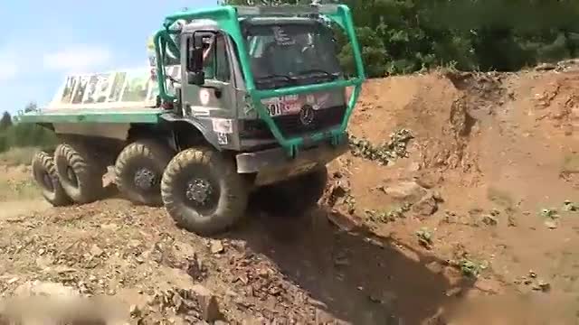 百闻不如一见, 卡车这样下山坡没翻, 厉害了