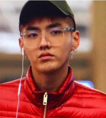 吴亦凡不修边幅胡渣满脸耳屎堆积外漏,被网友称打理自身困难户!