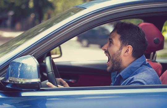 发生交通事故私了还是报警?该这样做?