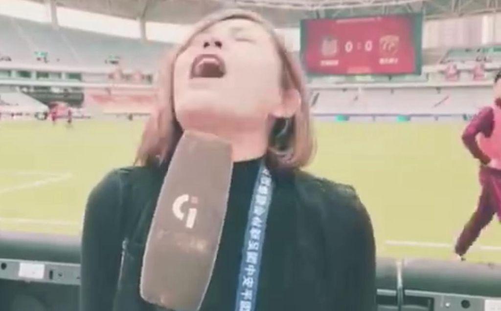 上港输球难掩皮球美女美女被胡尔克记者踢中人洗车风采图片