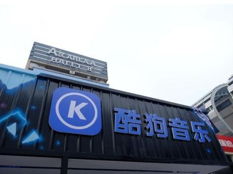 广州车展人山人海 这个没有车的展位竟也吸引大批围观