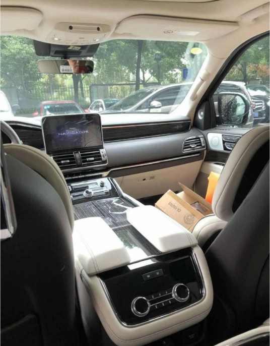 全新林肯领航员实车亮相，外观帅到炸，车长5.3米，奔驰GL看哭了