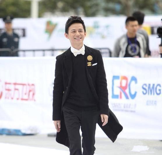 那些男明星穿风衣谁最帅!郭敬明的穿着已经亮