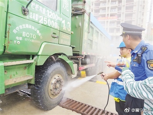 市民发现扬尘污染可拨打12319投诉