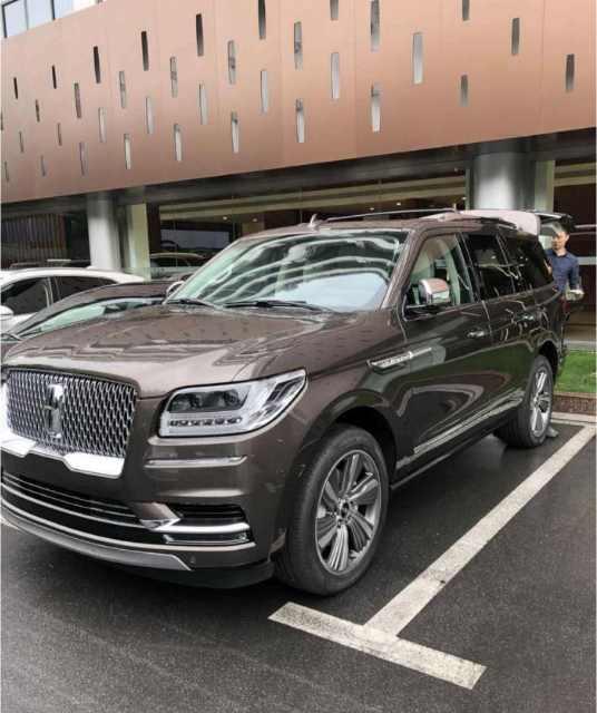 全新林肯领航员实车亮相，外观帅到炸，车长5.3米，奔驰GL看哭了