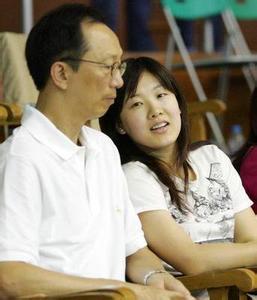 伏明霞为啥嫁给梁锦松, 她亲口说出原因!