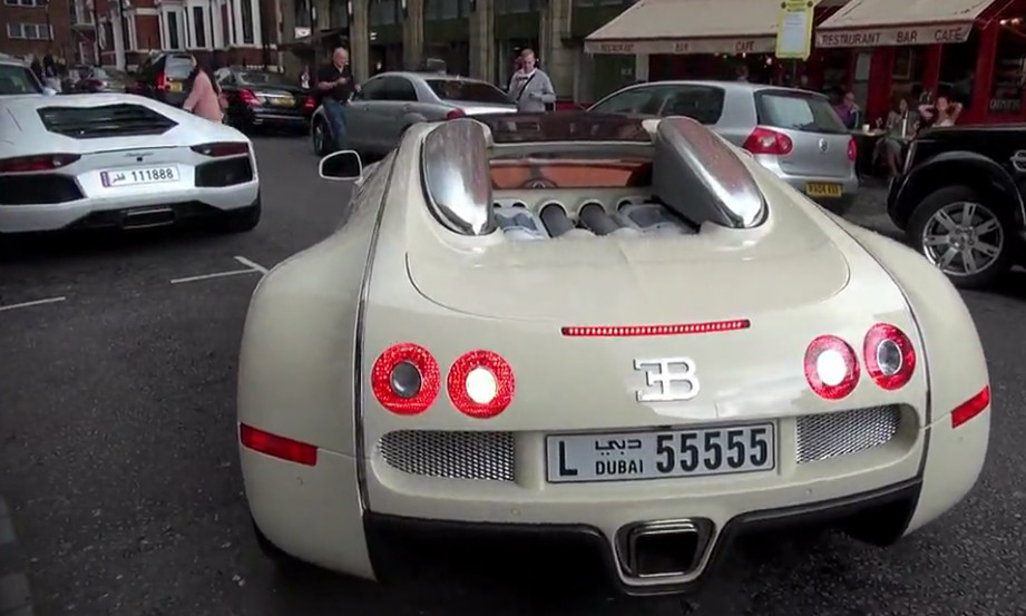 偶拍一辆车牌很酷的布加迪,车主后面的行为令我直接蒙住!