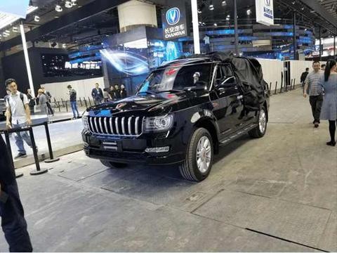 广州车展偶遇红旗LS5, 配4.0T发动机, 售价超百万, 路虎要倒霉了