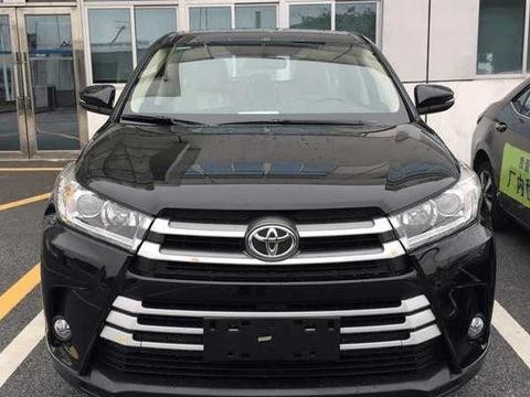 首批18款汉兰达实车到店，搭载3.5L+8AT，更实用的6座版来了