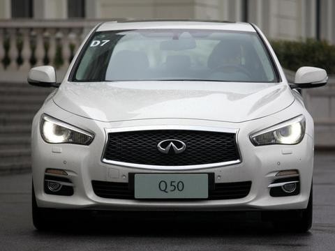 英菲尼迪Q50正式亮相，逼格直接秒杀奥迪A4，跑车范十足！