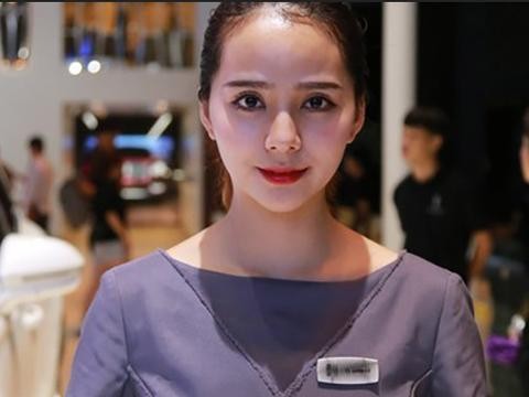请你选出2017广州车展最美车模，我选第四个，最后一个怕是没工资